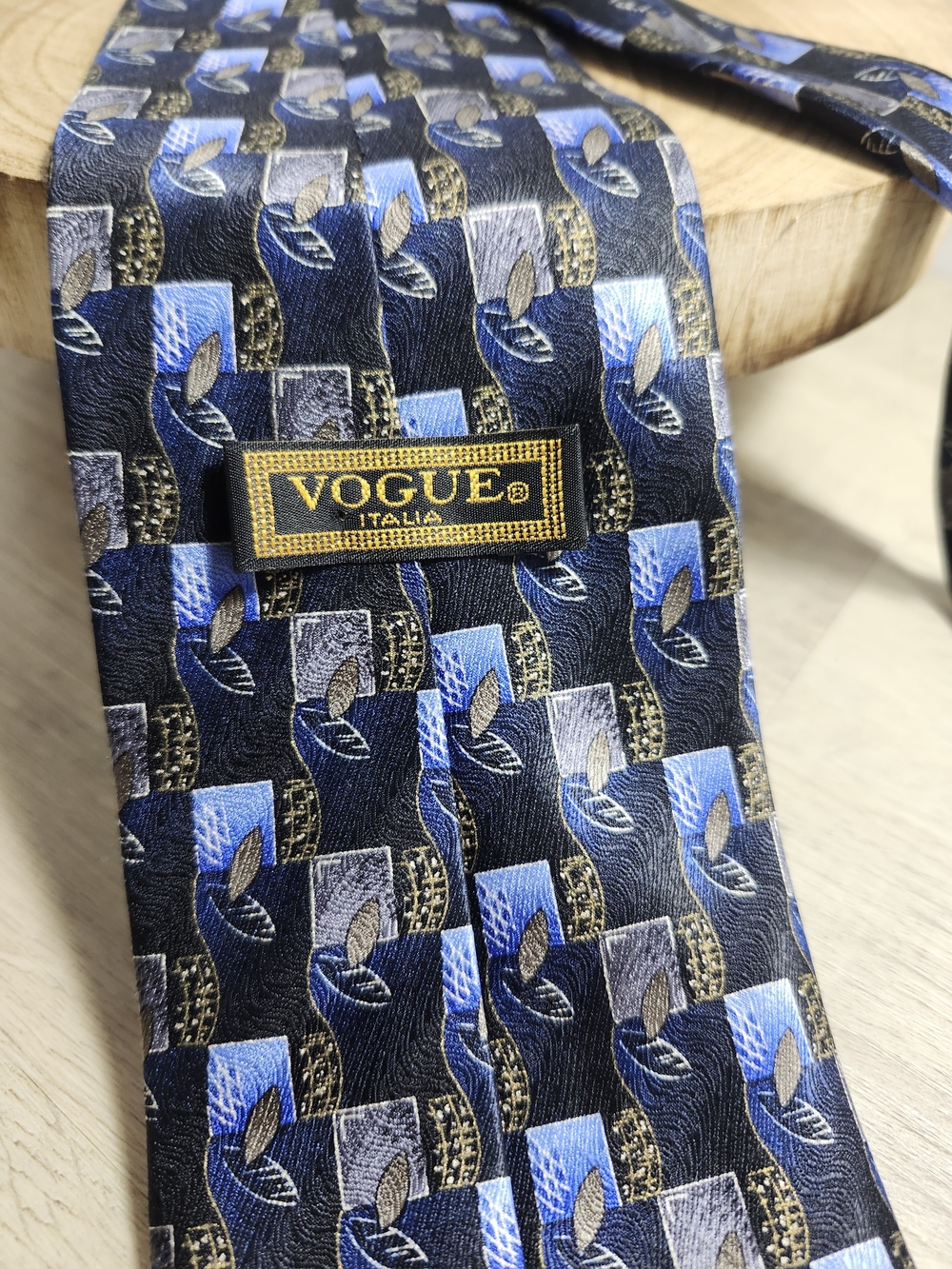 Vogue Men's Blue Patterned Silk Tie